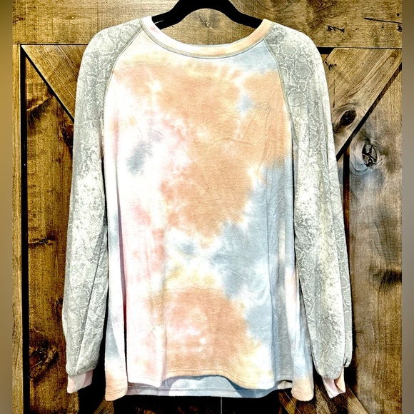 NWOT Vanilla Bay Long Sleeve Tie Dye Python Sleeve Top - Picture 6 of 15
